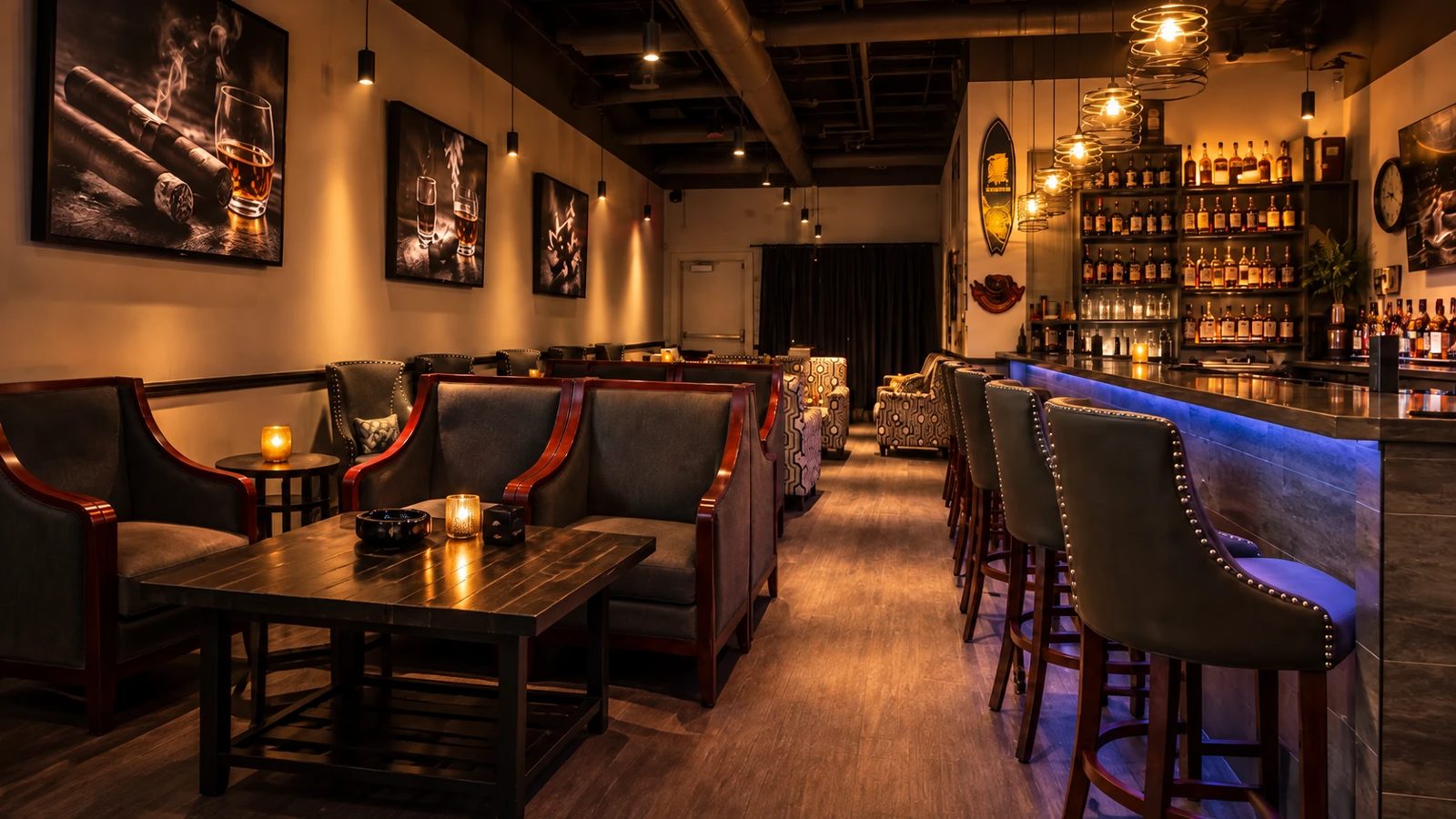 The lounge and bar at The Golden Leaf